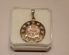 Zlatý přīvĕsek znamení bliženec_045J,ryzost 585/10000,váha 1,85g, Cena: 1.660 Kč Zlatý přīvĕsek znamení bliženec_045J,ryzost 585/10000,váha 1,85g, Cena: 1.660 Kč