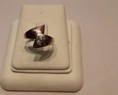 Zlatý prsten_002J,ryzost 585/1000,,váha 2,73g,velikost 57, Cena: 2.460 Kč Zlatý prsten_002J,ryzost 585/1000,,váha 2,73g,velikost 57, Cena: 2.460 Kč
