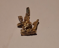 Zlatý přīvĕsek _026J,ryzost 750/1000,váha 8,1g,výška 2,7cm, Cena: 8.100 Kč Zlatý přīvĕsek _026J,ryzost 750/1000,váha 8,1g,výška 2,7cm, Cena: 8.100 Kč
