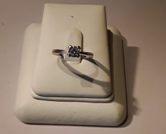 Prsten bílé zlato_026J,ryzost 585/1000,váha 2,16g,velikost 56, Cena: 1.950 Kč
