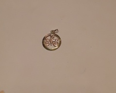 Zlatý přīvĕsek znamení váha _052J,ryzost 585/1000,váha, 69g,výška 1,3cm, Cena: 620 Kč Zlatý přīvĕsek znamení váha _052J,ryzost 585/1000,váha, 69g,výška 1,3cm, Cena: 620 Kč