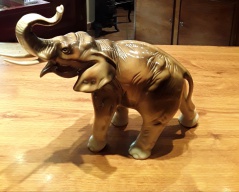 Porcelánova soška slona_046J,celková výška 24,6cmd,délka 29,6cm, Cena: 1.000 Kč
