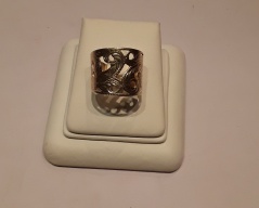 Zlatý prsten_ 030J,ryzost 375/1000,váha 6,28g,velikost 58, Cena: 4.020 Kč Zlatý prsten_ 030J,ryzost 375/1000,váha 6,28g,velikost 58, Cena: 4.020 Kč