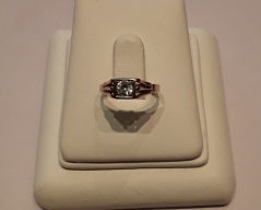  Zlatý prsten _059J,ryzost 585/1000,,váha 1,92g,velikost 47, Cena: 1.730 Kč