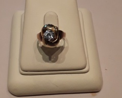  Zlatý prsten _032J,ryzost 375/1000,váha 2,85g,velikost 50, Cena: 1.640 Kč