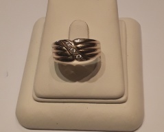 Zlatý prsten_062J,,ryzost 585/1000,váha 4,18g,velikost 57, Cena: 3.770 Kč Zlatý prsten_062J,,ryzost 585/1000,váha 4,18g,velikost 57, Cena: 3.770 Kč