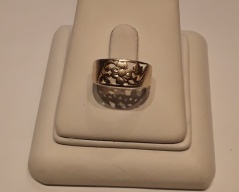 Zlatý Prsten _079J,ryzost 585/1000,,váha 2,28g,velikost 52, Cena: 2.050 Kč Zlatý Prsten _079J,ryzost 585/1000,,váha 2,28g,velikost 52, Cena: 2.050 Kč