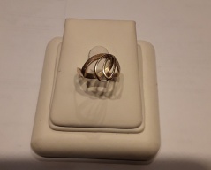 Zlatý prsten_043J,ryzost 585/1000,váha 2,5g,velikost 51, Cena: 2.500 Kč