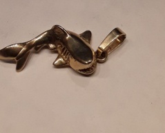 Zlatý přívěsek_003J,ryzost 585/1000,váha 4,75g,délka 6cm,šířka 1,5cm, Cena: 8.550 Kč Zlatý přívěsek_003J,ryzost 585/1000,váha 4,75g,délka 6cm,šířka 1,5cm, Cena: 8.550 Kč