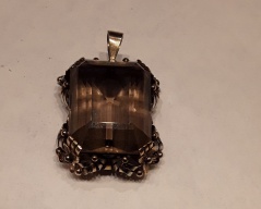 Zlatý přīvĕsek _005J,ryzost 585/1000,váha 13,67g,délka 3cm,šířka 2,5cm, Cena: 17.900 Kč Zlatý přīvĕsek _005J,ryzost 585/1000,váha 13,67g,délka 3cm,šířka 2,5cm, Cena: 17.900 Kč