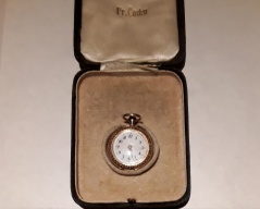 Zlaté kapesní hodinky _045J,ryzost 585/1000,váha 15,53g,průměr 2,8cm, Cena: 6.500 Kč Zlaté kapesní hodinky _045J,ryzost 585/1000,váha 15,53g,průměr 2,8cm, Cena: 6.500 Kč