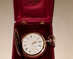 Zlaté kapesní hodinky _046J,váha 94,23g,průměr 5cm,3 plåšťe , Cena: 46.200 Kč Zlaté kapesní hodinky _046J,váha 94,23g,průměr 5cm,3 plåšťe , Cena: 46.200 Kč