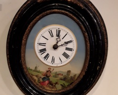 Hodiny zavěsnē selské _049J,výška 31cm,šířka 25,7cm, Cena: 2.900 Kč Hodiny zavěsnē selské _049J,výška 31cm,šířka 25,7cm, Cena: 2.900 Kč