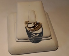 Zlatý prsten _046J,ryzost 585/1000,váha 2,71g,velikost 57, Cena: 4.880 Kč Zlatý prsten _046J,ryzost 585/1000,váha 2,71g,velikost 57, Cena: 4.880 Kč