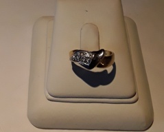 Zlatý prsten_048J,ryzost 585/1000,,velikost 56, Cena: 5.150 Kč Zlatý prsten_048J,ryzost 585/1000,,velikost 56, Cena: 5.150 Kč