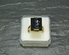 Pánský prsten_019T, ryzost 585/1000, váha 10,14g, velikost 58, Cena: 6.590 Kč Pánský prsten_019T, ryzost 585/1000, váha 10,14g, velikost 58, Cena: 6.590 Kč