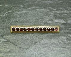 Zlatá brož s českými granáty_006J, ryzost 585/1000, váha 6,58g, délka 57mmm, Cena: 5.590 Kč Zlatá brož s českými granáty_006J, ryzost 585/1000, váha 6,58g, délka 57mmm, Cena: 5.590 Kč
