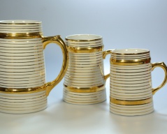 Sada porcelánových džbánků_050J, výška 16 cm, 12 cm a 10 cm, neznačeno, Cena: 2.200 Kč Sada porcelánových džbánků_050J, výška 16 cm, 12 cm a 10 cm, neznačeno, Cena: 2.200 Kč