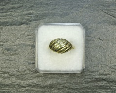 Zlatý prsten_015J, ryzost 585/1000, váha 3,77g, velikost 59, Cena: 2.600 Kč Zlatý prsten_015J, ryzost 585/1000, váha 3,77g, velikost 59, Cena: 2.600 Kč