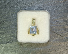 Zlatý přívěsek_016J, ryzost 585/1000, váha 2,63g, délka včetně závěsu 23mm, Cena: 1.550 Kč Zlatý přívěsek_016J, ryzost 585/1000, váha 2,63g, délka včetně závěsu 23mm, Cena: 1.550 Kč