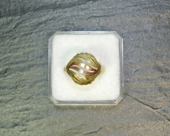 Zlatý prsten_030J, ryzost 585/1000, váha 3,54g, velikost 61, Cena: 2.400 Kč Zlatý prsten_030J, ryzost 585/1000, váha 3,54g, velikost 61, Cena: 2.400 Kč
