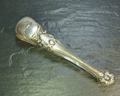 Stříbrné kleště na cukr_016J, ryzost 800/1000, hmotnost 30,31g, délka 14cm, Cena: 700 Kč Stříbrné kleště na cukr_016J, ryzost 800/1000, hmotnost 30,31g, délka 14cm, Cena: 700 Kč