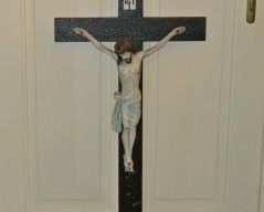 Dřevěný kříž_013J, rozměry 49,5 x 110,5 cm, dřevěný Ježíš, Cena: 3.800 Kč