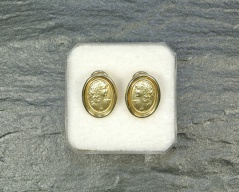 Zlaté náušnice_038J, ryzost 585/1000, váha 4,49g, Cena: 3.100 Kč Zlaté náušnice_038J, ryzost 585/1000, váha 4,49g, Cena: 3.100 Kč