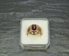 Zlatý prsten s kamenem_003J, ryzost 585/1000, váha 3,27g, velikost 56, Cena: 2.250 Kč Zlatý prsten s kamenem_003J, ryzost 585/1000, váha 3,27g, velikost 56, Cena: 2.250 Kč