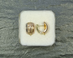 Zlaté náušnice_042J, ryzost 585/1000, váha 2,94g, Cena: 2.030 Kč Zlaté náušnice_042J, ryzost 585/1000, váha 2,94g, Cena: 2.030 Kč