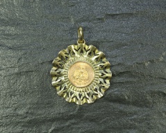 Zlatý přívěsek_008J, ryzost 585/1000, váha 5,81g, průměr 31mm, Cena: 4.900 Kč Zlatý přívěsek_008J, ryzost 585/1000, váha 5,81g, průměr 31mm, Cena: 4.900 Kč
