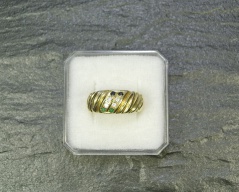 Zlatý prsten_034J, ryzost 585/1000, váha 5,33g, velikost 52, Cena: 3.650 Kč Zlatý prsten_034J, ryzost 585/1000, váha 5,33g, velikost 52, Cena: 3.650 Kč