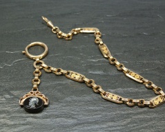 Zlatý řetěz k hodinkám_024J, ryzost 580/1000, váha 21,80g, délka 30cm, Cena: 26.160 Kč
