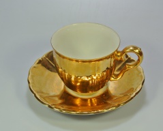 Porcelánový šálek s podšálkem_067J, výška 6,5 cm, Cena: 220 Kč Porcelánový šálek s podšálkem_067J, výška 6,5 cm, Cena: 220 Kč