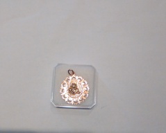 zlatý přívěsek_012J,ryzost 585/1000 váha 2,73g, Cena: 1.880 Kč zlatý přívěsek_012J,ryzost 585/1000 váha 2,73g, Cena: 1.880 Kč